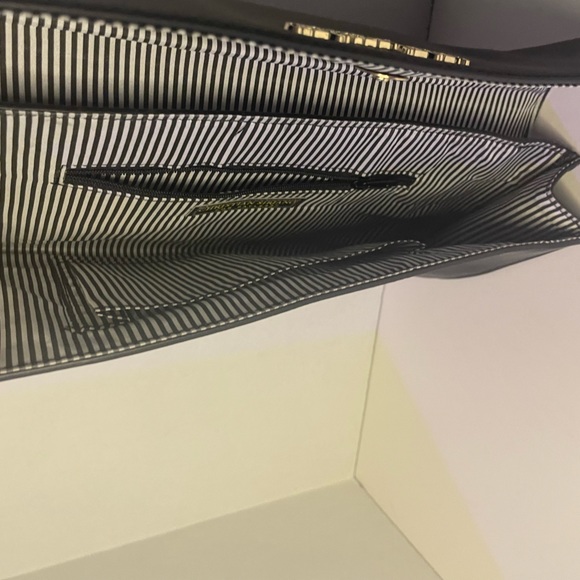 Christian Siriano FAUX LEATHER CLUTCH PURSE - Picture 2 of 4